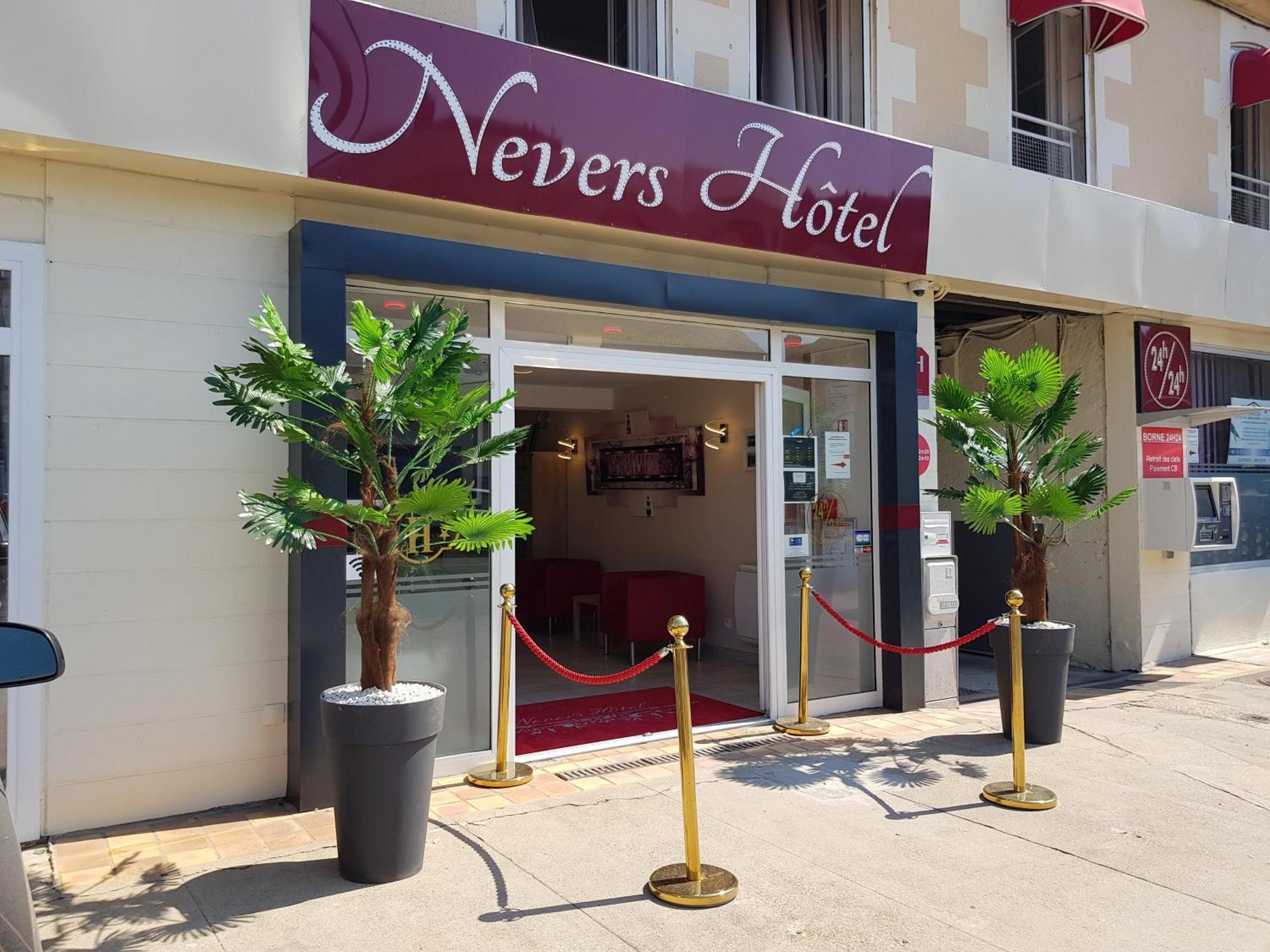 Nevers Hotel Екстериор снимка