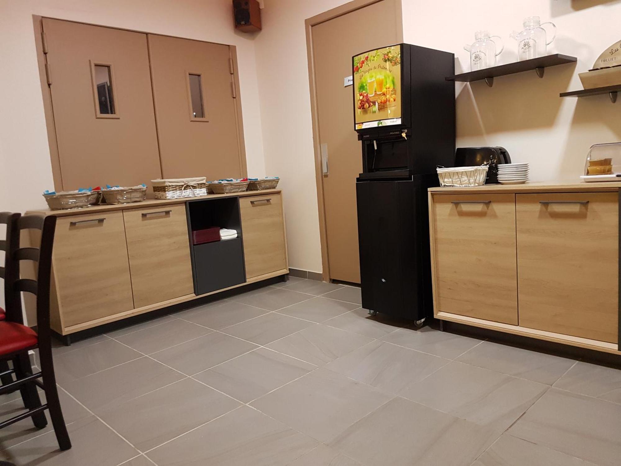 Nevers Hotel Екстериор снимка