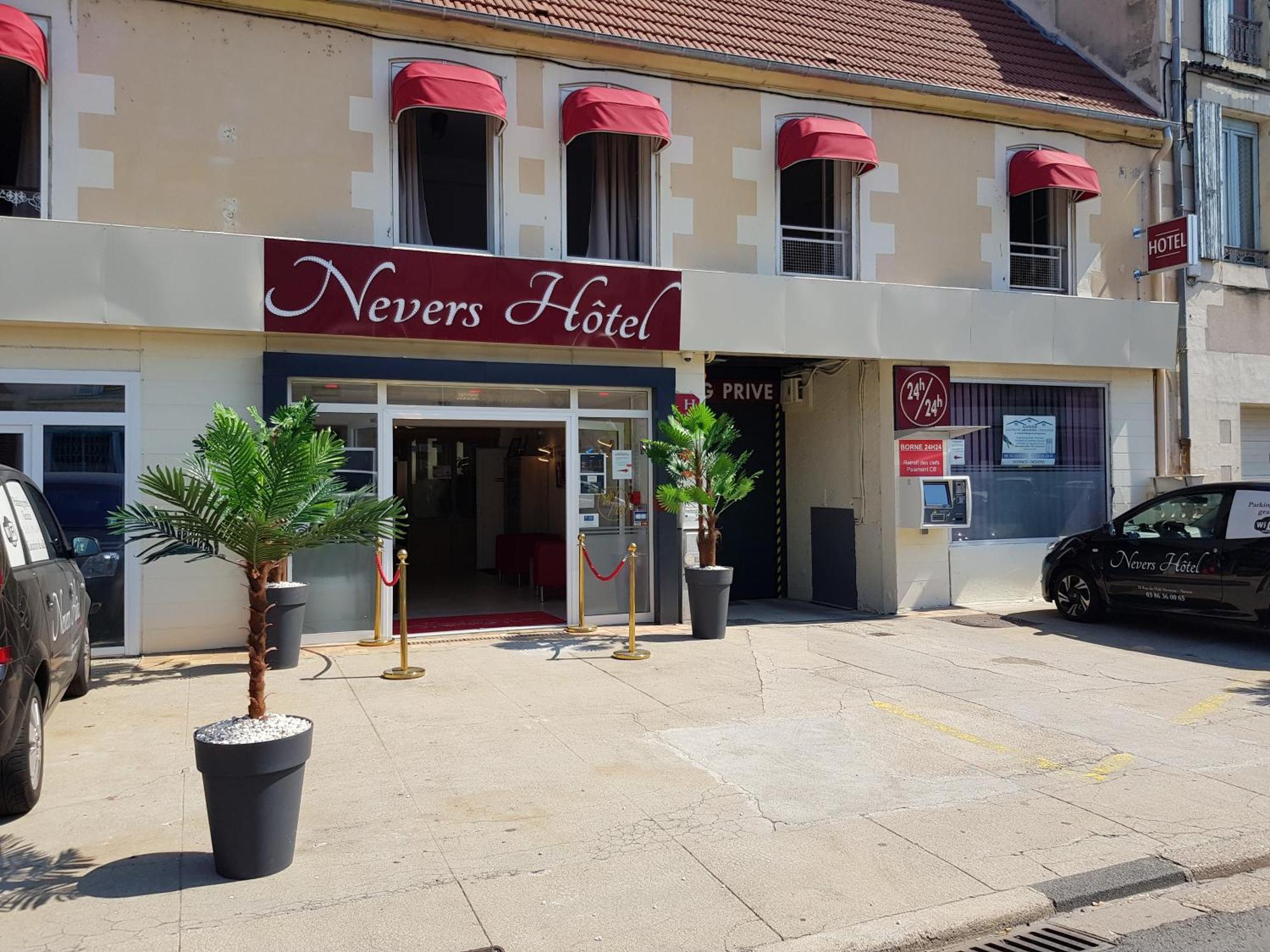 Nevers Hotel Екстериор снимка