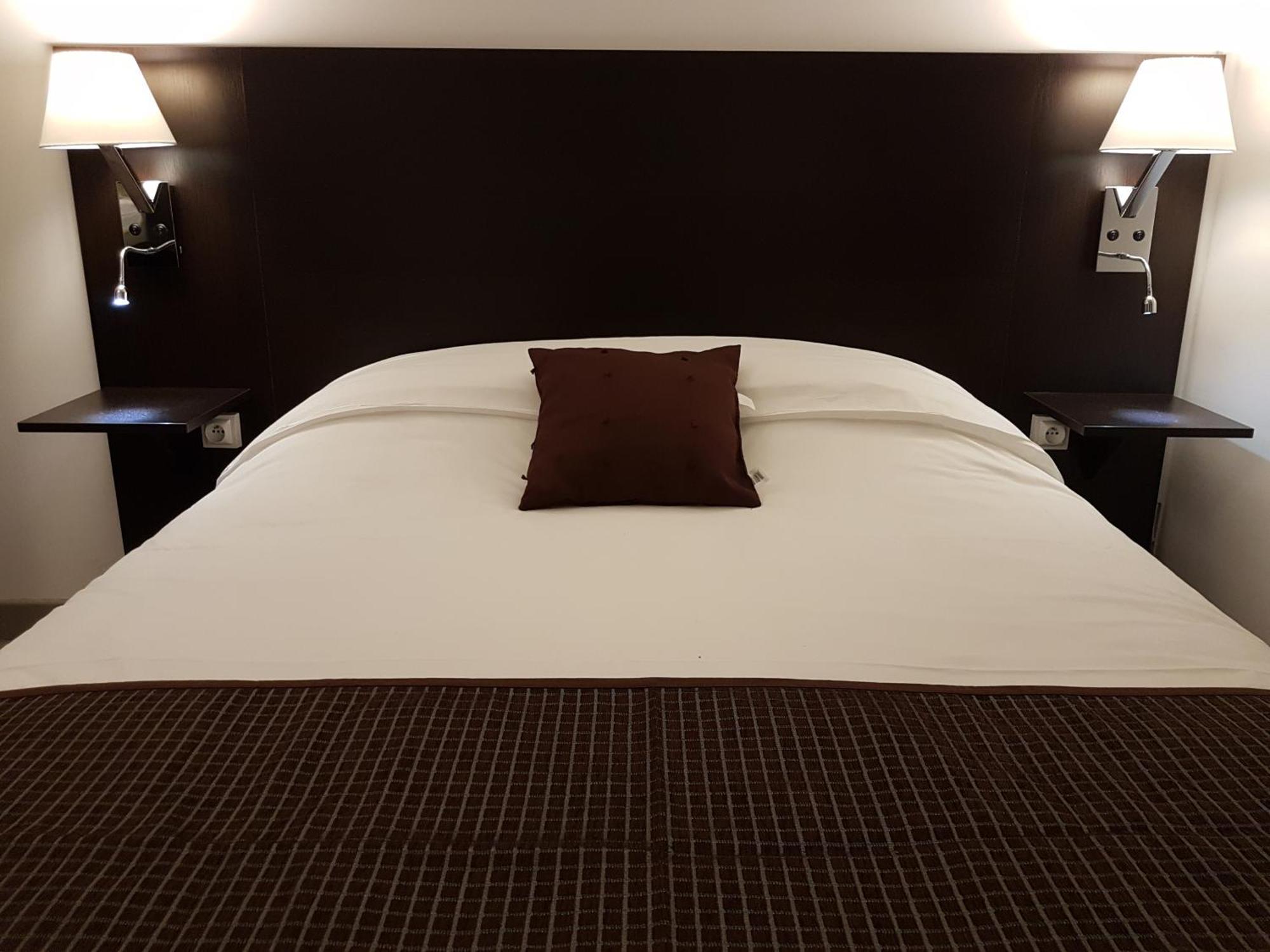 Nevers Hotel Екстериор снимка