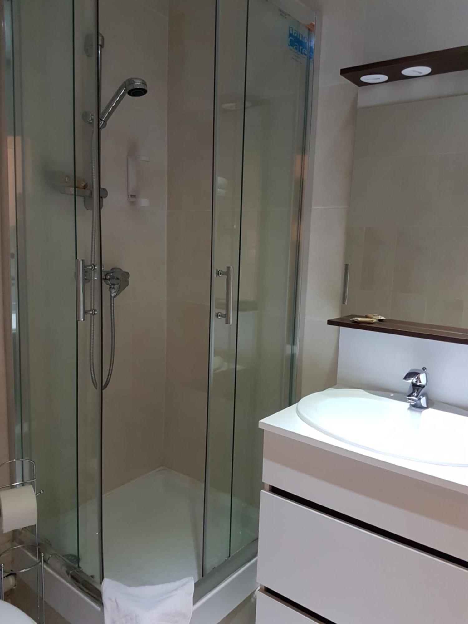 Nevers Hotel Екстериор снимка